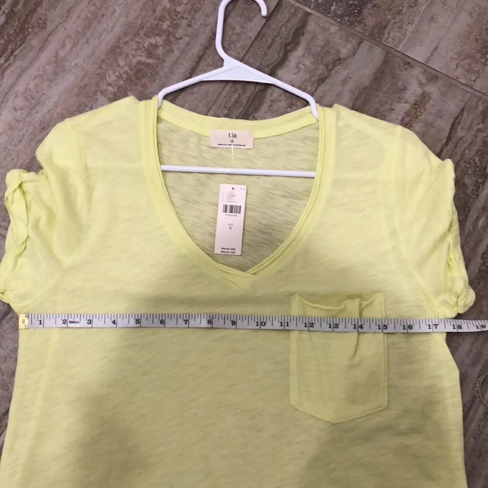 NWT Anthropologie t.la Lim/ Vert Classic V-Neck T-Shirt Size Small - Picture 7 of 12